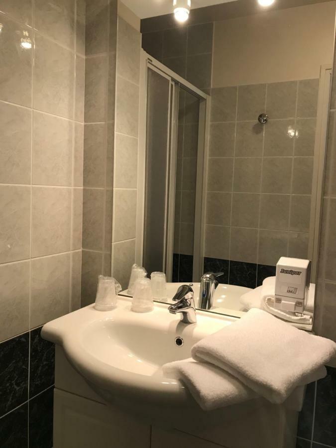 Hotel La Colombiere Cantal Massiac Eksteriør bilde